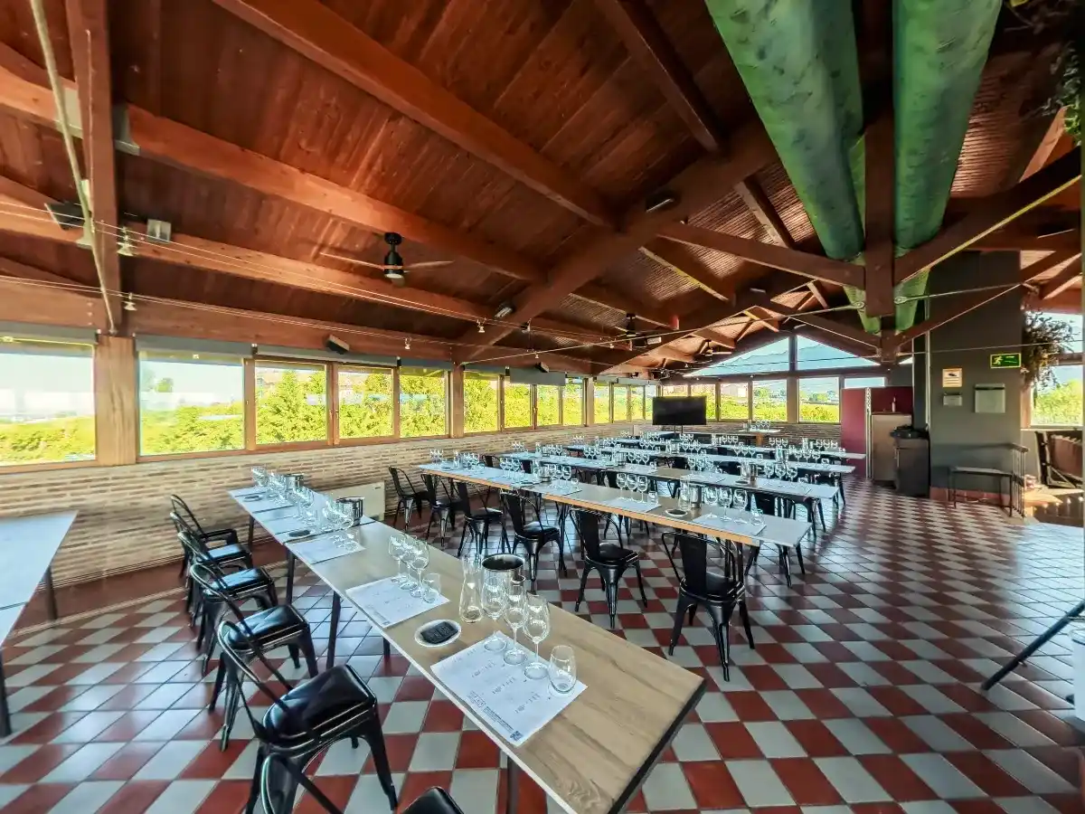 Imagen 360 de la Sala Garnacha en Villa Lucía, un ejemplo de salón privado para eventos corporativos.